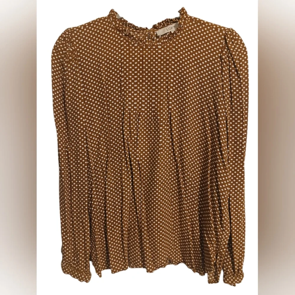 WOMEN'S LOFT CARAMEL & WHITE DOTTED PINTUCKED LONG SLEEVE BLOUSE SIZE MEDIUM - Picture 3 of 4